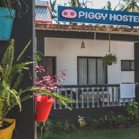 Piggy Hostel Vagator Exterior photo